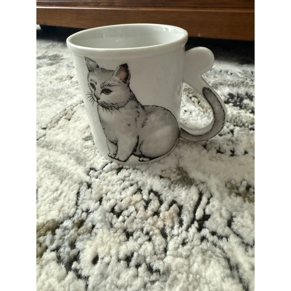 Vintage Kitty Cat Coffee Mug White Gray Tail Handle Ceramic Made in Japan